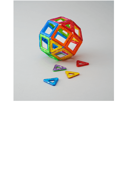 世界65カ国で人気。遊んでキッズの可能性引き出す！磁石でつながる数学ブロックマグ・フォーマー ベーシックセット30 7,260円 2F TSUTAYA BOOKSTORE ☎047-703-8540